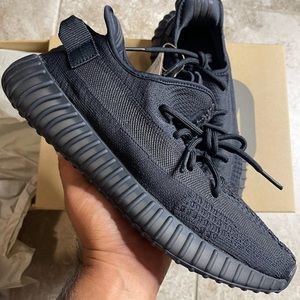 Yeezy boost 350 onyx size 11